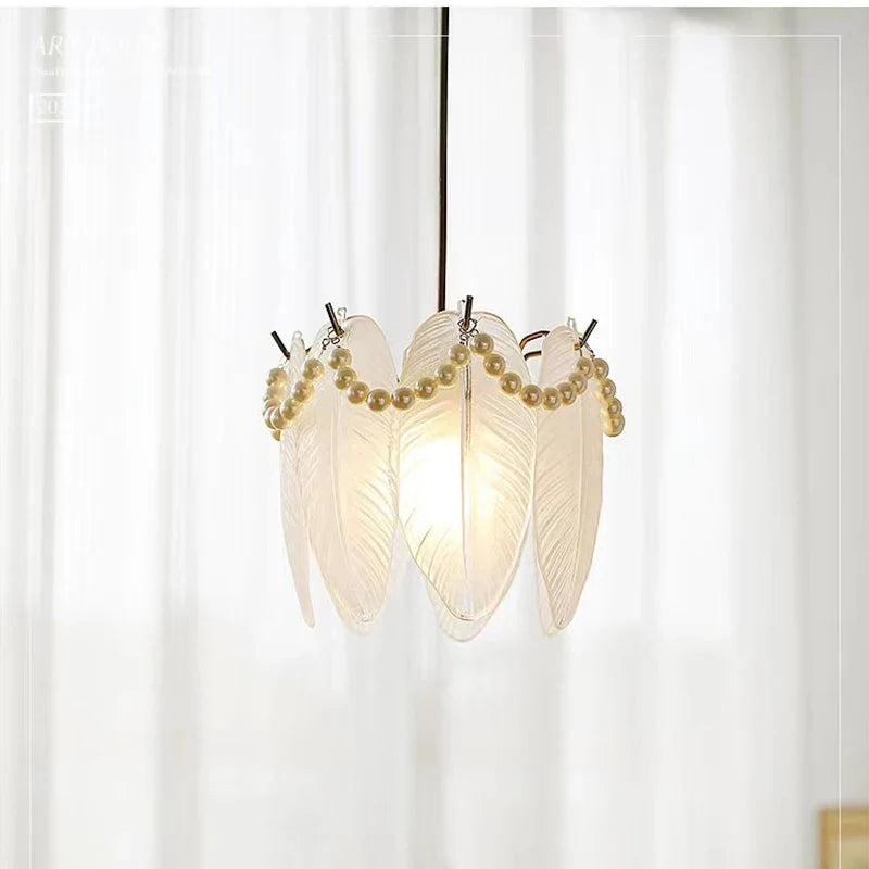 lustre moderne en verre design minimaliste pour intérieur élégant